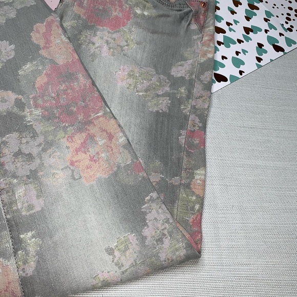 Mossimo Supply Co.’ Floral Skinny Jeans - Picture 10 of 10